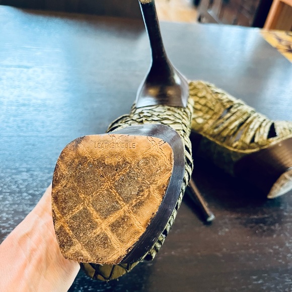 L.A.M.B. Woven Knot Snakeskin Textured Leather Stiletto Platform Peep Toe Heels - Picture 7 of 12